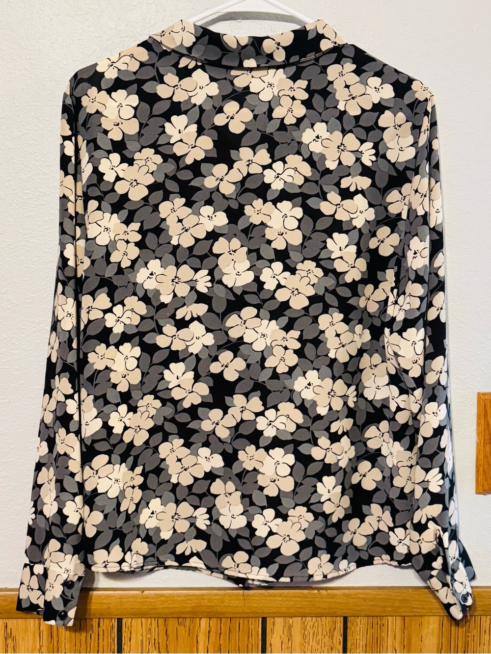 Kathy Ireland Floral Button-Up Blouse women size XL summer vacation (Black) - Picture 4 of 5